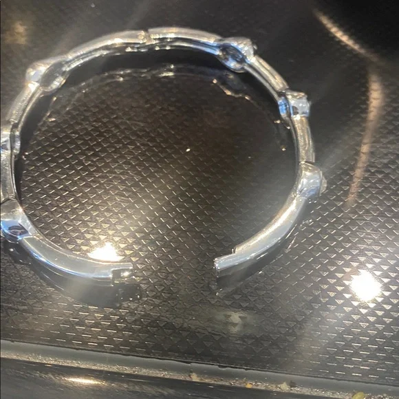 Elegant Silver Bracelet With 6 Crystal Stone. - Picture 7 of 7